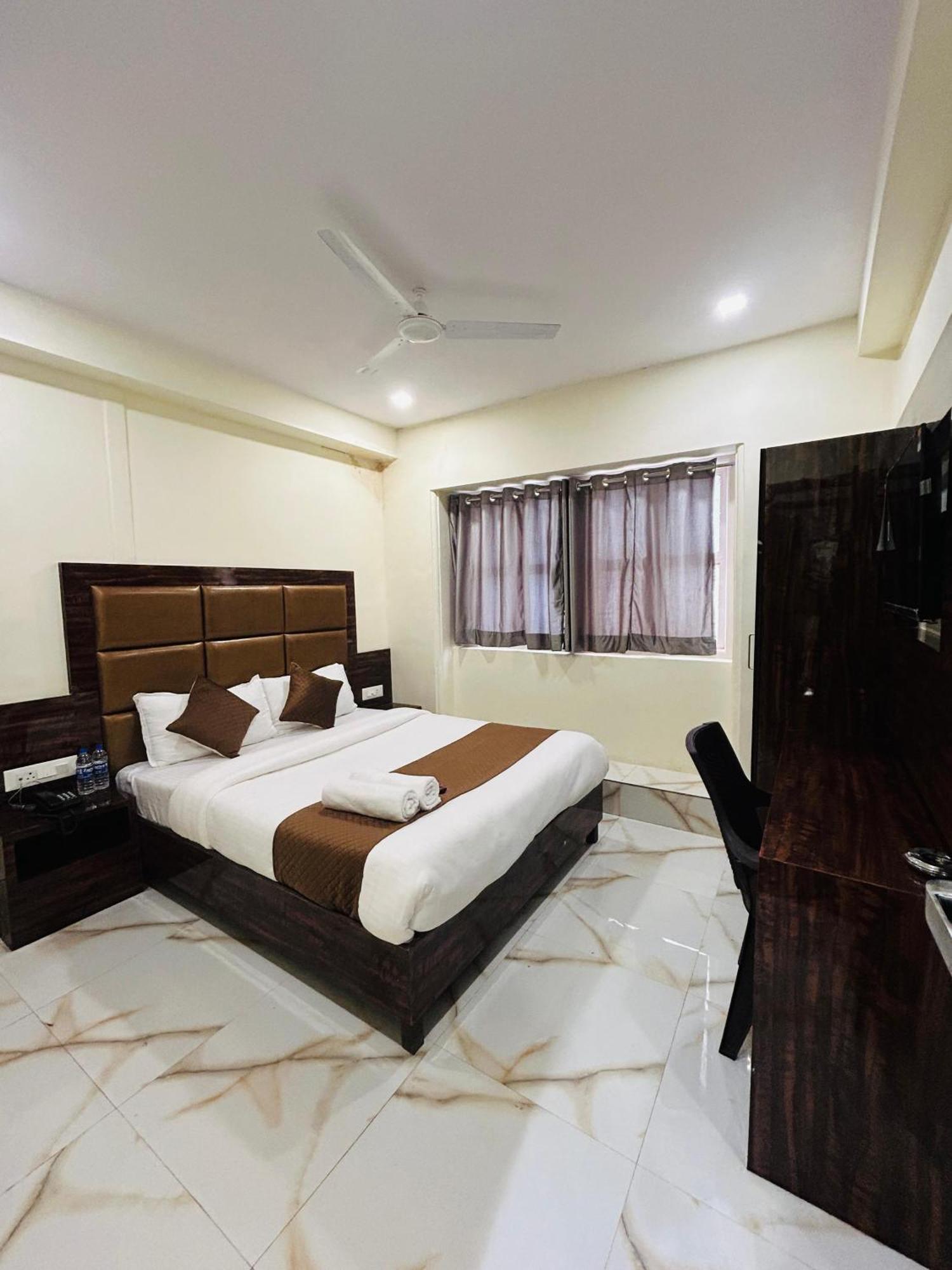 מומביי Hotel Rinza Residency מראה חיצוני תמונה